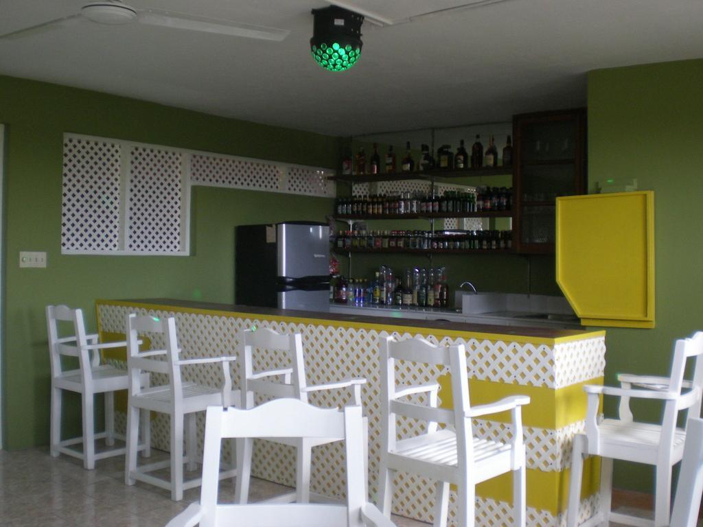 Norman'S Court Resort & Sky Restaurant Club Montego Bay Buitenkant foto